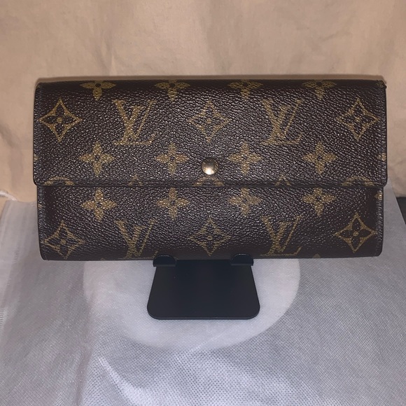 Louis Vuitton Handbags - Authentic Louis Vuitton Pre-loved EUC Sarah Monogram Long Wallet